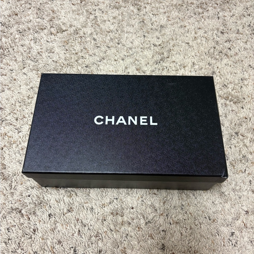 CHANEL pink & black flats - Picture 10 of 13